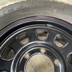 スタッドレスタイヤ&ホイル　キャラバンの画像