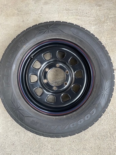 スタッドレスタイヤ&ホイル　キャラバン