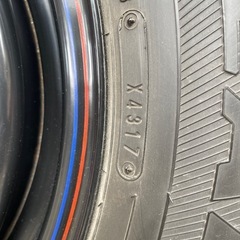 スタッドレスタイヤ&ホイル　キャラバンの画像