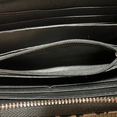 Diorロゴデザイン財布の画像