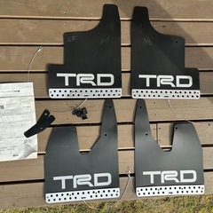 GUN１２５ハイラックス　マッドフラップ　TRDの画像