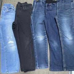 子供用ジーンズの画像