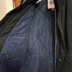 ブラックダウンジャケットの画像