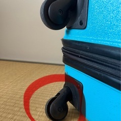 LMサイズ スーツケース【タイヤ一部破損あり】の画像