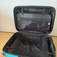 LMサイズ スーツケース【タイヤ一部破損あり】の画像