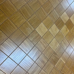 ヘリンボーン柄のダイニングテーブルの画像