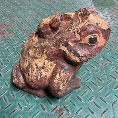 信楽焼のカエルの画像