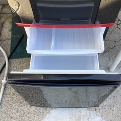 【リサイクルサービス八光】2013年製　シャープ SHARP 冷蔵庫 （137L・つけかえどっちもドア） 2ドア ブラック＆レッド SJ-14Y-Bの画像