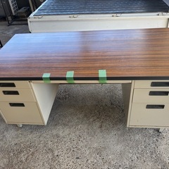 オフィスデスクの画像