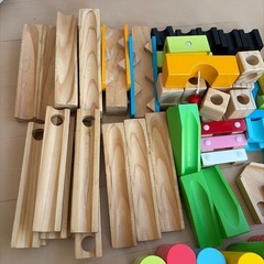 積み木　玉を転がして遊ぶ積み木
の画像