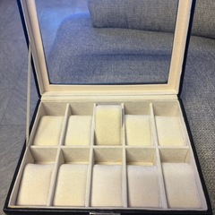 腕時計の収納ボックスの画像