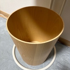 サイドテーブル＋ゴミ箱の画像