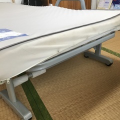 折りたたみベッドの画像