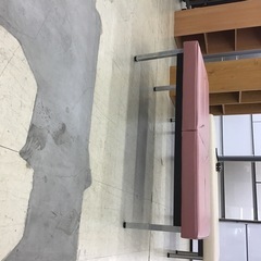 ベンチ　ピンク　破れありの画像
