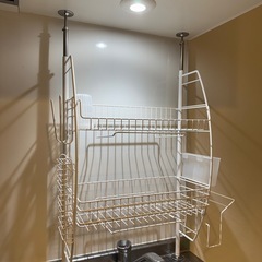 突っ張り式食器ラックの画像