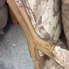 【アンティークなデザイン】アンティークチェア　一人掛けソファ　クッション付き　布製　木枠フレーム　花柄  ベージュの画像