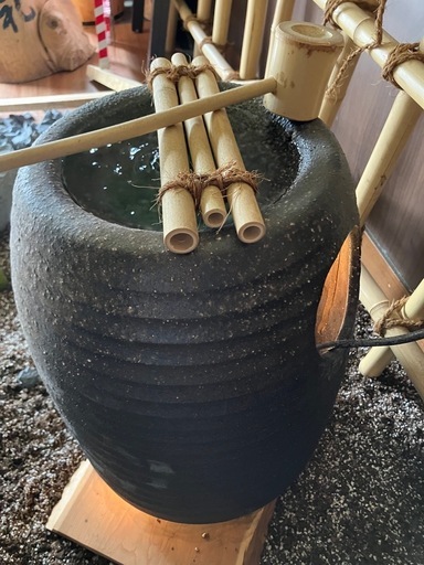 信楽焼　湧き水つくばい