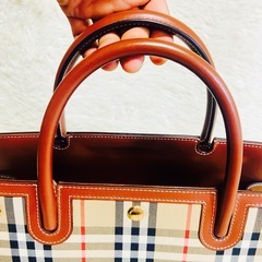 BURBERRY✨バーバリー✨トートバッグ✨タイトルスモール✨レザーハンドバッグの画像
