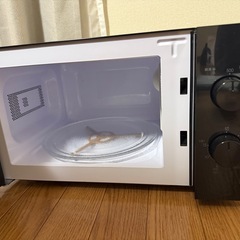 ベッドフレーム、マットレス、電子レンジの画像