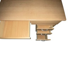 【ジ1106-04】シンプルなデザイン❗️傷や汚れあるためにお安く致します❗️木製 勉強机の画像