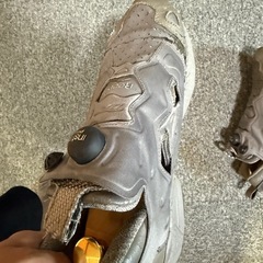 リーボック　Reebok　インスタポンプフューリー　グレー　スニーカー　スポーツの画像