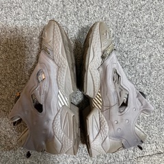 リーボック　Reebok　インスタポンプフューリー　グレー　スニーカー　スポーツの画像