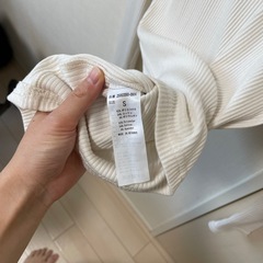 白 長袖Tシャツの画像