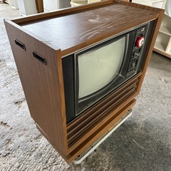 昭和レトロなカラーテレビの画像