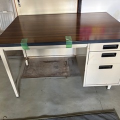 先着2つ‼️オフィスデスクの画像