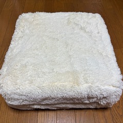 折りたたみ座椅子　ホワイト　白　モコモコの画像