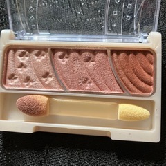 ⭕️ほぼ新品★セザンヌ★トーンアップアイシャドウの画像
