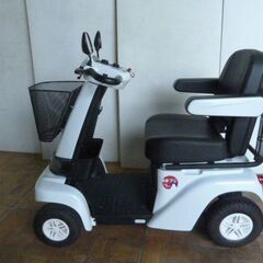 【中古】セリオ シニアカー 遊歩フジ 電動カート セニアカー 電動車いす 前進 0.5～6km/h 四輪車 ホワイト 2023年6月購入品の画像
