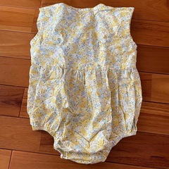 ベビー服　12-18month ロンパースの画像