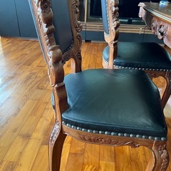 木製の椅子×5脚の画像