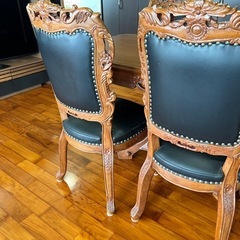 木製の椅子×5脚の画像