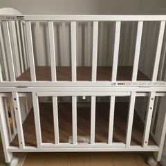 折り畳みベビーベッドの画像