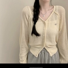 透けニットカーディガンの画像