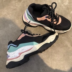 ZARA キッズ　スニーカー　30 18センチの画像