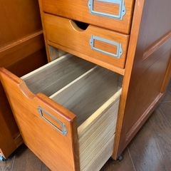 引き出し木製キャビネット　の画像