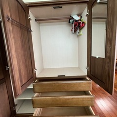 木製のタンスの画像