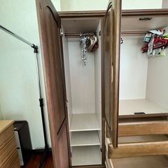 木製のタンスの画像