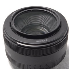 Canon EF 50mm STM 単焦点レンズ 　超美品 レンズフード付きの画像