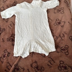 ホワイト コットンロンパース 50〜60cm フリル付きの画像