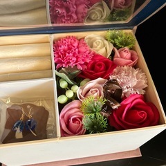 ソープフラワーのアクセサリーボックスの画像