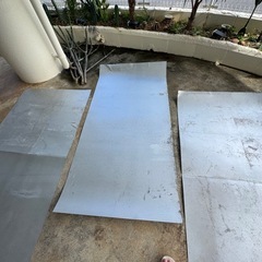 鉄製のパネルの画像