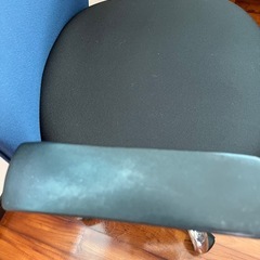 キャスター付き椅子の画像