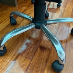 キャスター付き椅子の画像