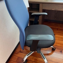 キャスター付き椅子の画像