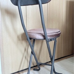 折りたたみ椅子の画像