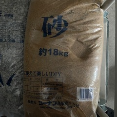 セメント25kg×4 砂18kg×2 バラス砕石18kg×1の画像